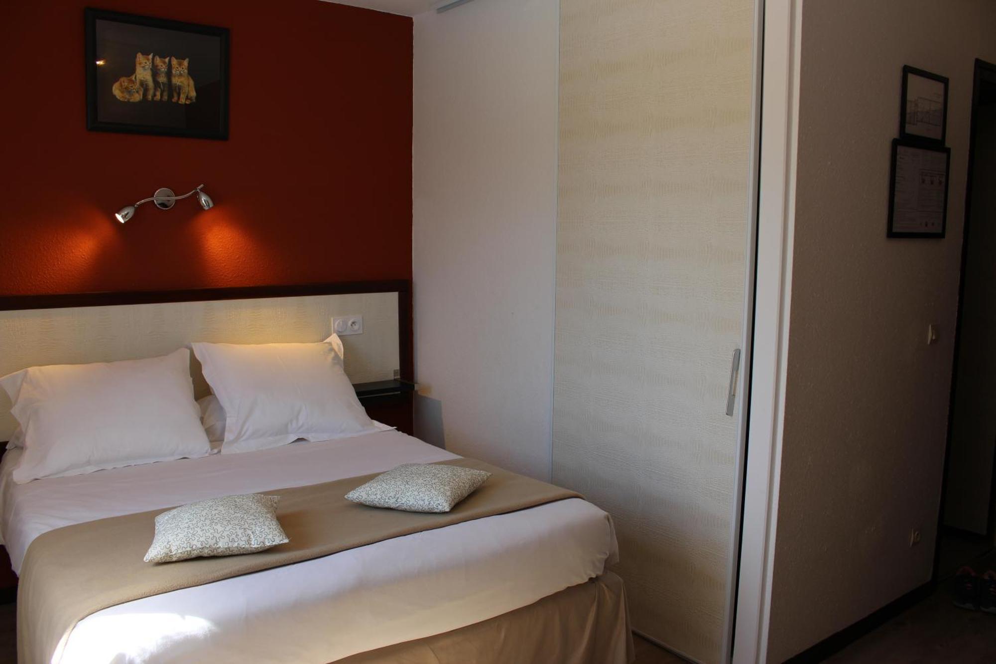 Hotel Les Gabarres Tour-de-Faure Екстер'єр фото