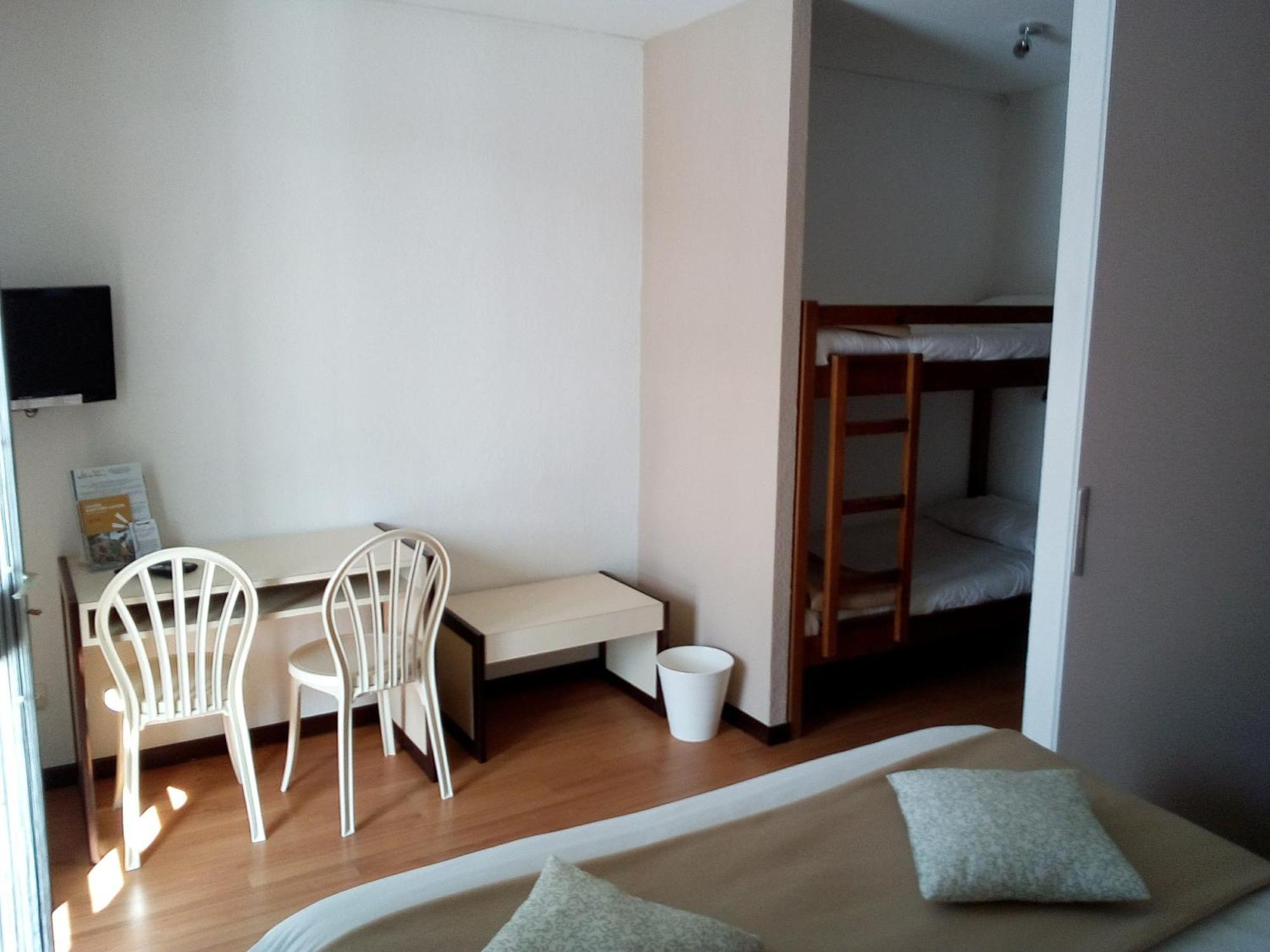 Hotel Les Gabarres Tour-de-Faure Номер фото