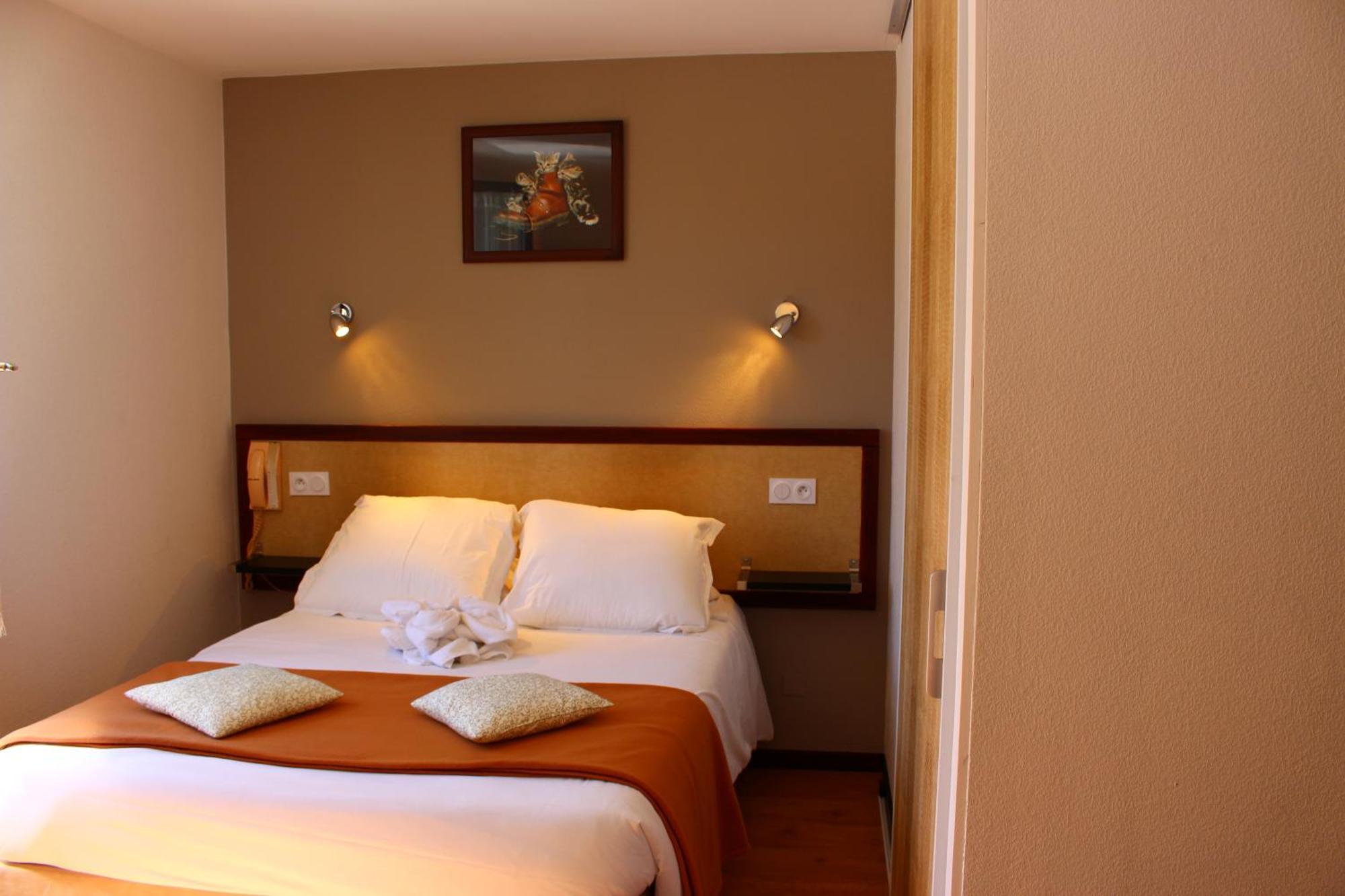 Hotel Les Gabarres Tour-de-Faure Номер фото