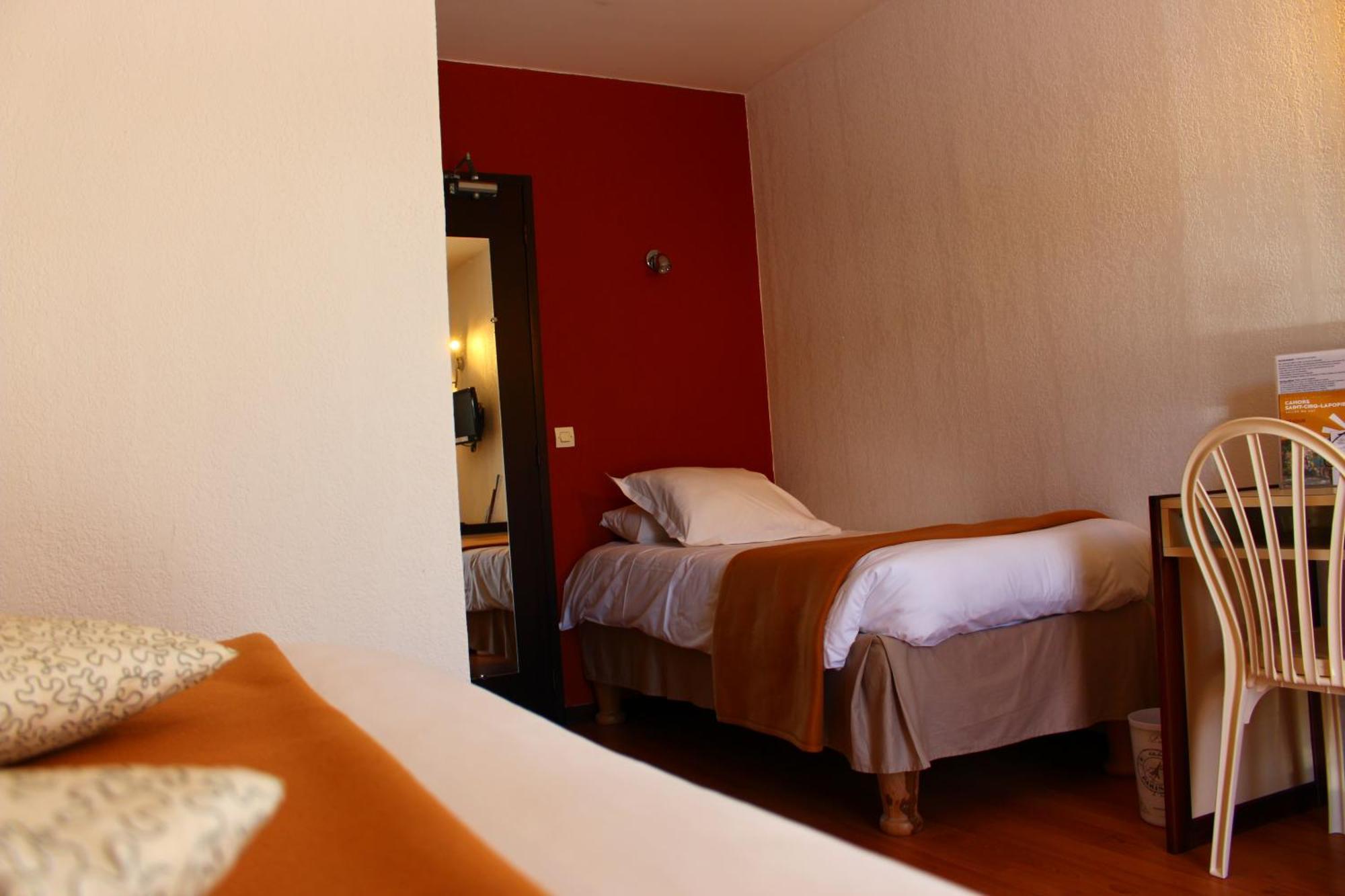 Hotel Les Gabarres Tour-de-Faure Номер фото