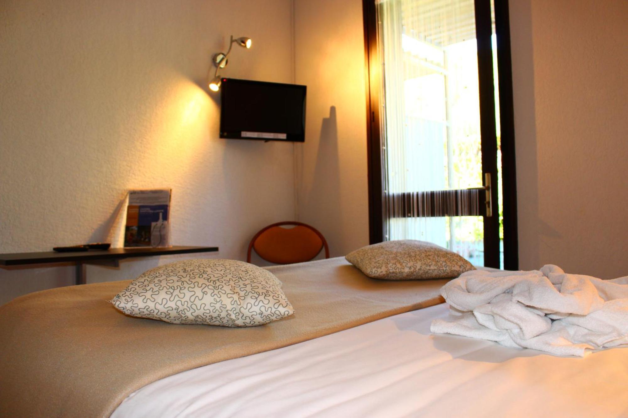 Hotel Les Gabarres Tour-de-Faure Номер фото